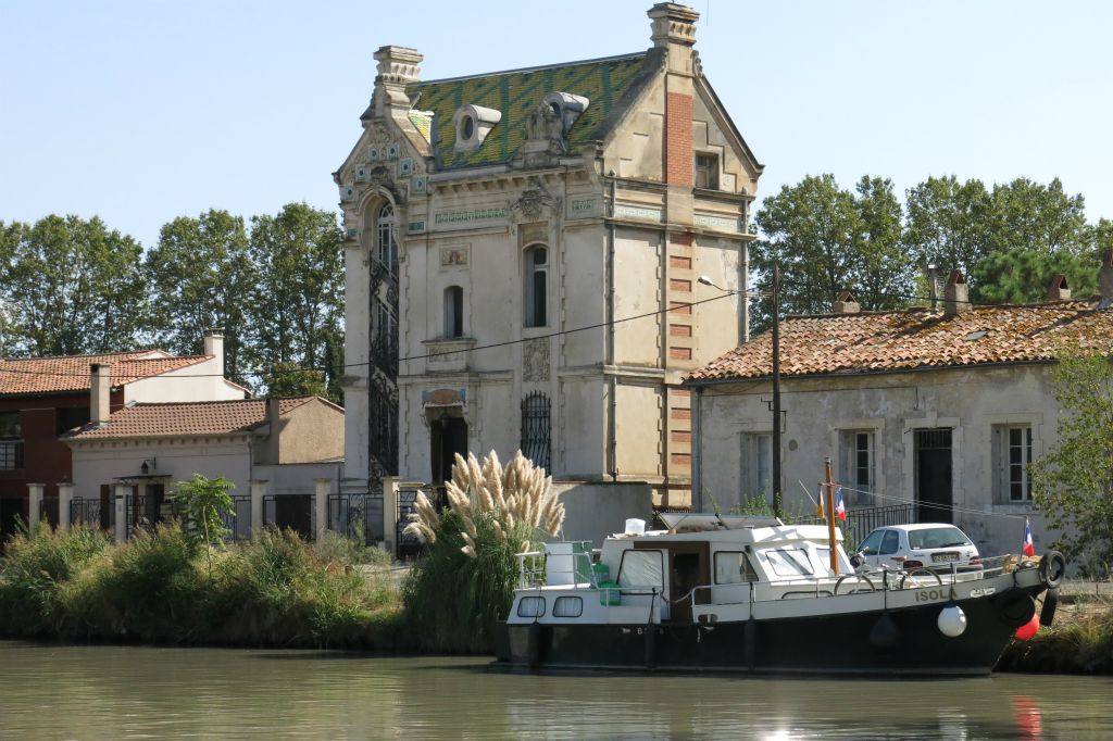 Vue, depuis le canal dans Béziers